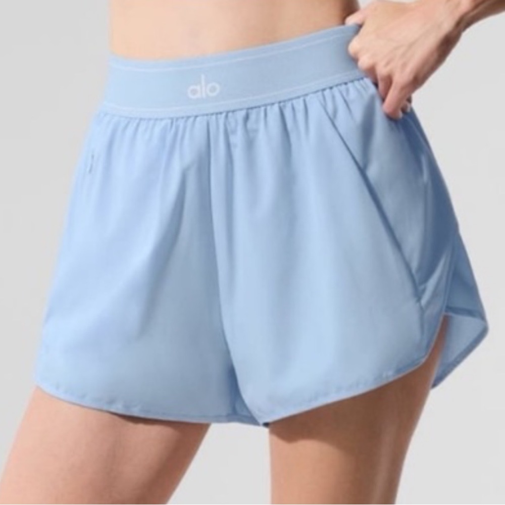 ALO Match Point short in seashell blue